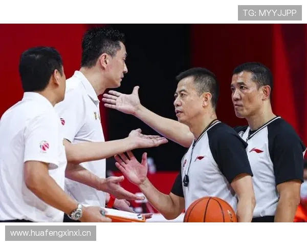 篮球比赛中如何判定空中对抗判罚，让你快速看懂裁判吹罚标准